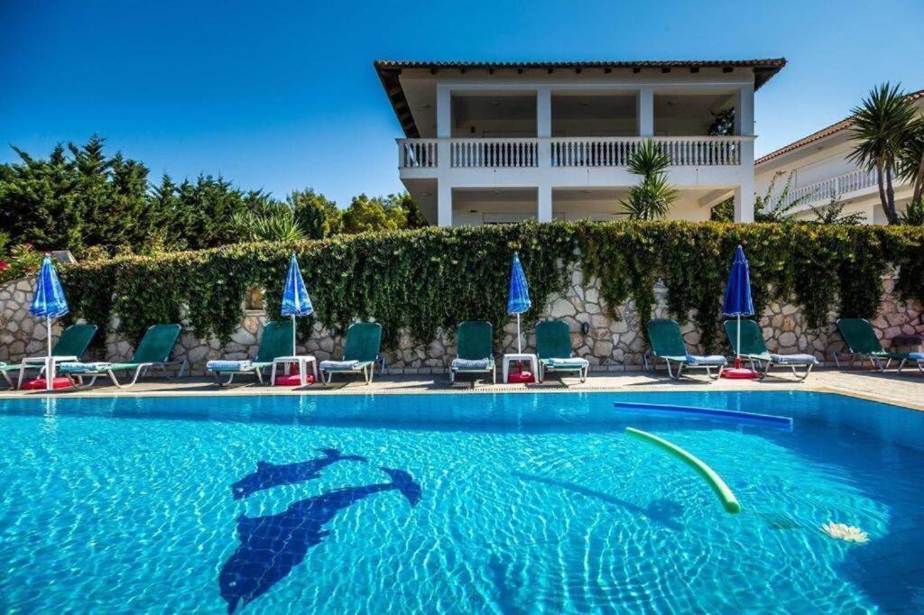 Keri Me Away - Argo'S Summer Poolside Retreats Villa Luaran gambar